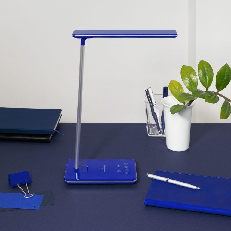 Настольная лампа c беспроводной зарядкой Люмос Ультрамарин (Lumos Ultramarine), синяя — изображение 5