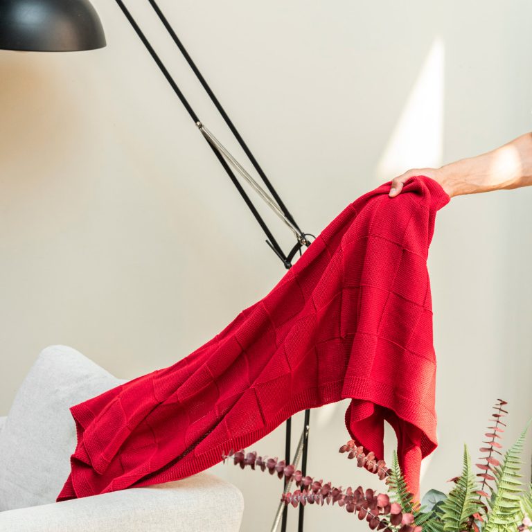 Плед Селла (Cella) вязаный, красный (без подарочной коробки) — изображение 10