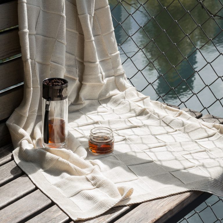 Плед Селла (Cella) вязаный, фиолетовый (без подарочной коробки) — изображение 9