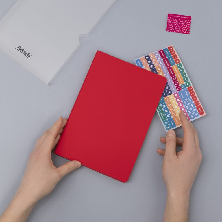 Ежедневник Спарк (Spark) недатированный, красный (с упаковкой, со стикерами) — изображение 10