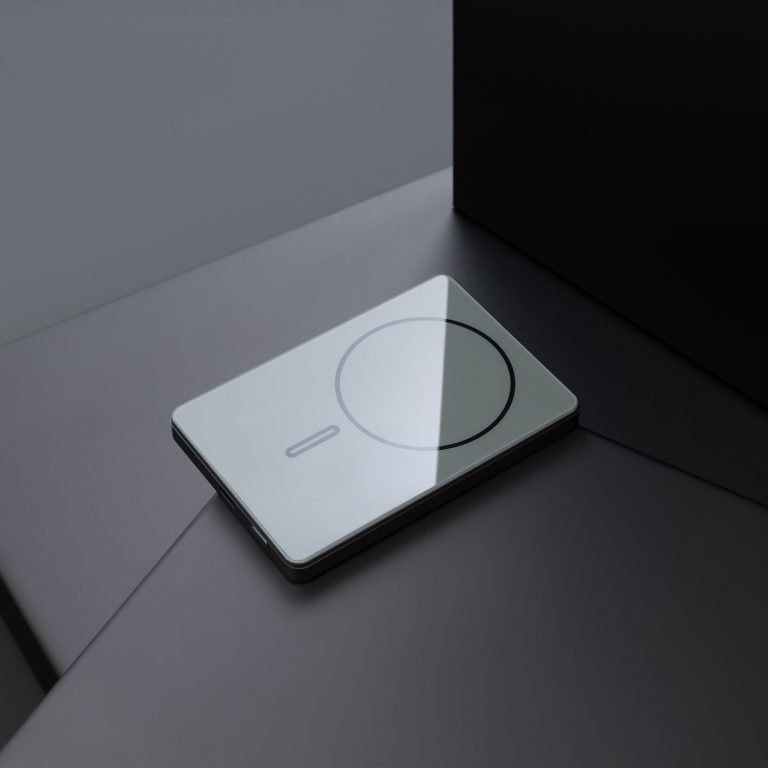 Внешний аккумулятор Оникс PD (Onyx PD) 5000mAh с функцией беспроводной зарядки 15W, серый — изображение 8