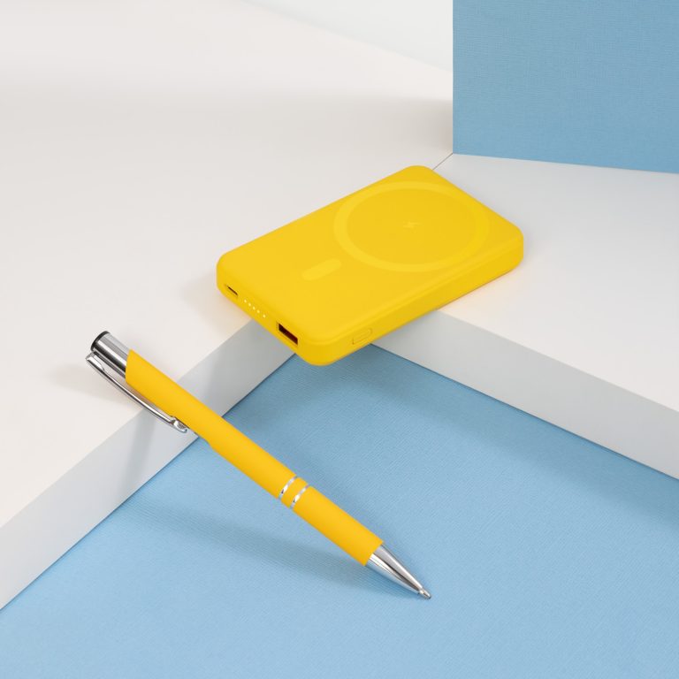 Внешний аккумулятор Ларго PD (Largo PD) 5000mAh с функцией беспроводной зарядки 15W, желтый — изображение 8